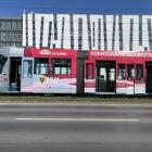 Pali się tramwaj na ulicy Legnickiej. Na miejscu pracują strażacy  Autor: Jakub Jurek