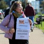 Protest przed USK przy Borowskiej przeciw likwidacji szpitala w Strzelinie  Autor:...