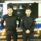30-latka uratowali policjanci: sierżant Krzysztof Misztela i posterunkowy Konrad Skóra...