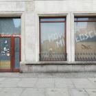Witryna galerii na przełomie 2020 i 2021 roku - interwencja Kariny Marusińskiej „Mowa...
