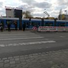Popołudniowy korek pojazdów MPK na Legnickiej, przed skrętem na Kozanów  Autor: mgo