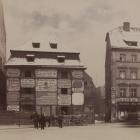 Rok 1900. Pl.Teatralny na początku XX wieku. Budynek starej słodowni, później...