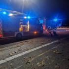 Drewno wysypało się na drogę. Trasa do Warszawy była zablokowana  Autor: Straż Pożarna...