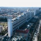 Szesnastopiętrowy galeriowiec przy Powstańców Śląskich to jeden z największych molochów...