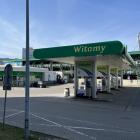 Trwa rozbiórka stacji paliw BP i wielopoziomowego parkingu przy ulicy Swobodnej we...