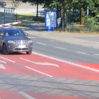 Tak “psują się” rogatki na przejeździe kolejowym. Wrocławscy mistrzowie kierownicy w...