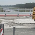 Drogowcy musieli zrywać z mostów nowy beton