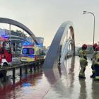 Obywatel Ukrainy stanął na mostach Warszawskich, żeby zrobić zdjęcie  Autor: WOPR Wrocław