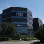  IBM  - firma działa w każdym sektorze branży informatycznej na całym świecie....