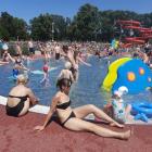 Ekstremalne upały. Kąpieliska pękają w szwach. Gdzie nad wodę we Wrocławiu i okolicach?...