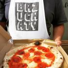  Brzuchaty Pizza - średnia ocena 4,8  
Wawrzyniaka 40  
- Robimy pizzę. Kochamy pizzę...