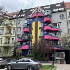  Kolorowa plomba przy Wybrzeżu Wyspiańskiego 36 we Wrocławiu to...