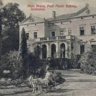 Brzezica (Klein Bresa), powiat strzeliński, gmina Borów, w pałacu ukryto 20 000 tomów...
