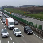 Kilkudziesięciokilometrowe korki na A4. Urwane koło i ruch przedświąteczny  Autor:...