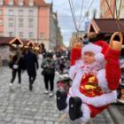 Świece sojowe, lampki choinkowe, dekoracje świąteczne czy pierniki. Te artykuły kupimy...