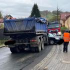 Ciężarówka wbiła się w audi. Groźny wypadek na trasie do Jeleniej Góry  Autor: OSP...