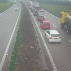 Kilkudziesięciokilometrowe korki na A4. Urwane koło i ruch przedświąteczny  Autor:...