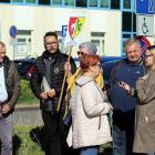 Protest przed USK przy Borowskiej przeciw likwidacji szpitala w Strzelinie  Autor:...