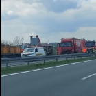 Zablokowana autostrada A4 po śmiertelnym wypadku. Zderzyły się 3 ciężarówki  Autor:...