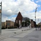 Rok 2016. Plac Wolności widziany od zachodu. Z lewej Muzeum Miejskie Wrocławia, z...