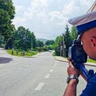 Policjanci zwracają szczególną uwagę na bezpieczeństwo pieszych i rowerzystów  Autor:...
