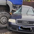 Ciężarówka wbiła się w audi. Groźny wypadek na trasie do Jeleniej Góry  Autor: OSP...