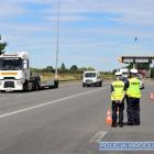 Sprawdzali, czy ludzie zachowują dystans. Posypały się mandaty  Autor: Policja Wrocław