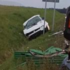 Dachowanie na A4 pod Wrocławiem. Bus przeleciał na przeciwną jezdnię. Są ranni  Autor:...