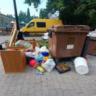 Podwórko w rejonie ul. Niemcewicza i Jedności Narodowej wygląda jak pobojowisko  Autor:...