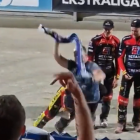 Ulubieniec wrocławskich fanów żużla złamał kibicowi rękę. Tai Woffinden ćwiczy przed...