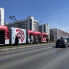 Pali się tramwaj na ulicy Legnickiej. Na miejscu pracują strażacy  Autor: Jakub Jurek