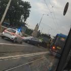 Wypadek tramwaju, autobusu MPK i samochodu. Most Osobowicki nieprzejezdny  Autor: Julia...