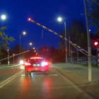 Wrocław: Luksusowa tesla spowodowała awarię rogatek na przejeździe  Autor: Czytelnik