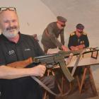  W muzeum można zobaczyć cały arsenał broni, w tym AK-47 - broń potocznie znana jako...