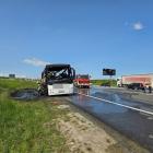 Pożar autokaru z dziećmi z Wrocławia na autostradzie A4. Są ranni  Autor: KP PSP...