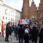 Wrocławianie żegnają prezydenta Pawła Adamowicza przed Starym Ratuszem  Autor: Magda...