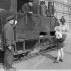 Prawdopodobnie 1937 r. Parowóz przy stacji.  Autor: fotopolska.eu