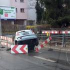 Samochód wpadł na wykopu na Hallera  Autor: Piotr Krzak