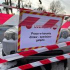 Wycinka drzew przy Karkonoskiej. Przejazd i przejście zamknięte  Autor: Jakub Jurek