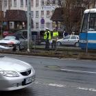 Utrudnienia dla pasażerów MPK. Porsche wpadło na torowisko  Autor: Agnieszka Adasiak