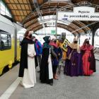 Rycerze Henryka Pobożnego na dworcu Wrocław Główny  Autor: Bartosz Senderek