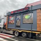 Mieszkańcy widzieli, jak pawilon został załadowany na ciężarówkę i wywieziony  Autor:...
