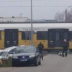 Wrocław: Auto z matką i dwójką dzieci wjechało pod pociąg  Autor: is