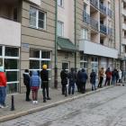 Kolejki do punktów wymazowych we Wrocławiu  Autor: Jakub Jurek