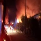 Groźny pożar w podwrocławskich Iwinach. Mieszkańcy słyszeli wybuchy  Autor: Tomasz...