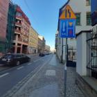Wrocław: Miasto wymyśla własne znaki drogowe. Wojewoda: to niebezpieczne!  Autor: k
