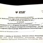 W środę umowę podpisali marszałek Cezary Przybylski, Jerzy Michalak, członek zarządu...