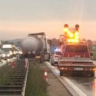 Cysterna wbiła się w bariery. Utrudnienia na autostradzie do Wrocławia  Autor:...