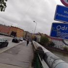 Do wypadku doszło w rejonie mostów Pomorskich, gdzie obecnie trwa przebudowa instalacji...