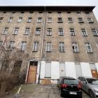 Akademia Sztuk Pięknych we Wrocławiu chce wyburzyć opuszczony budynek mieszkalny w złym...